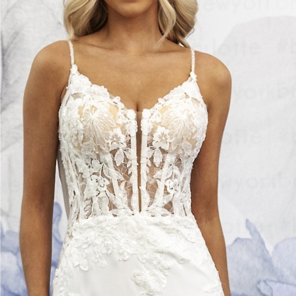 BRAND NEE Violet Grace Fit and Flare Wedding Dress - Picture 2 of 9